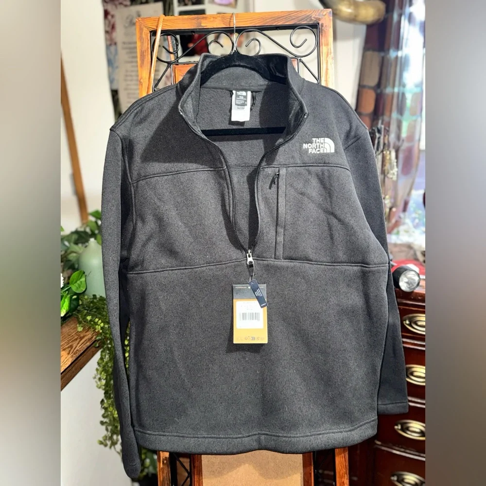 The North Face Men's Black Half-Zip Fleece Pullover